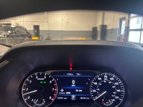 Used 2025 Nissan Sentra SV image 39