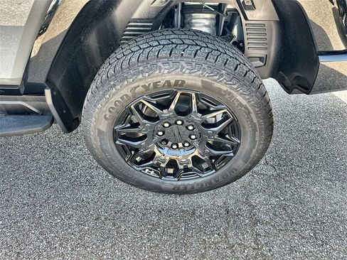 New 2026 GMC Hummer EV 4x4 Crew Cab image 12