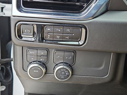 Used 2025 GMC Yukon Denali image 15