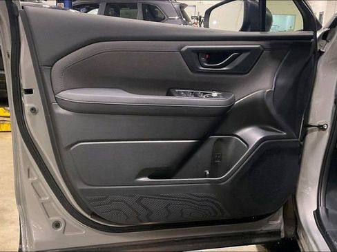 Used 2025 Subaru Forester Premium image 23