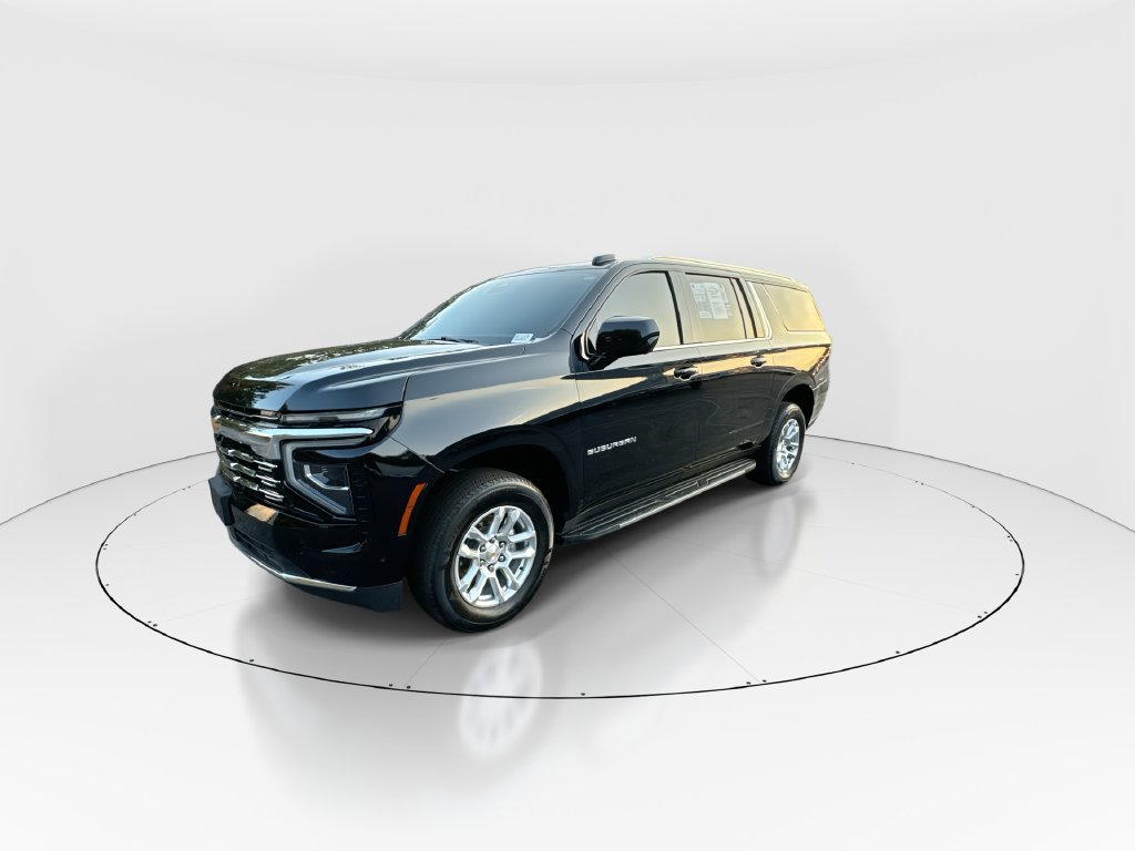 Used 2025 Chevrolet Suburban LS RWD image 4