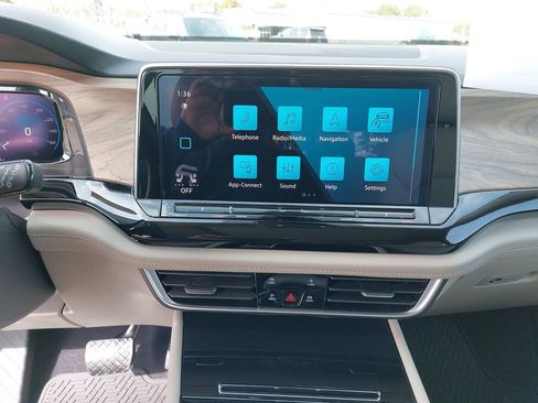 New 2026 Volkswagen Atlas SE image 16