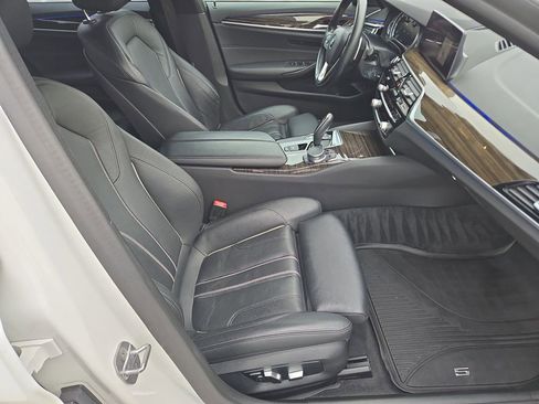 Used 2019 BMW 530i xDrive w/ Convenience Package image 18