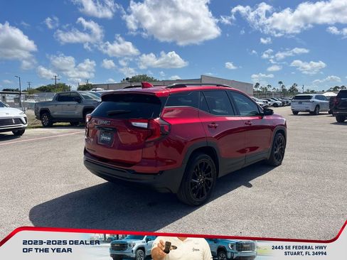 Used 2023 GMC Terrain SLT w/ Tech Package FWD image 7