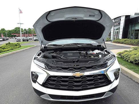 Used 2025 Chevrolet Blazer LT AWD/4WD image 29