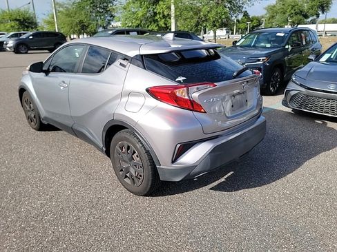 Used 2019 Toyota C-HR LE image 4