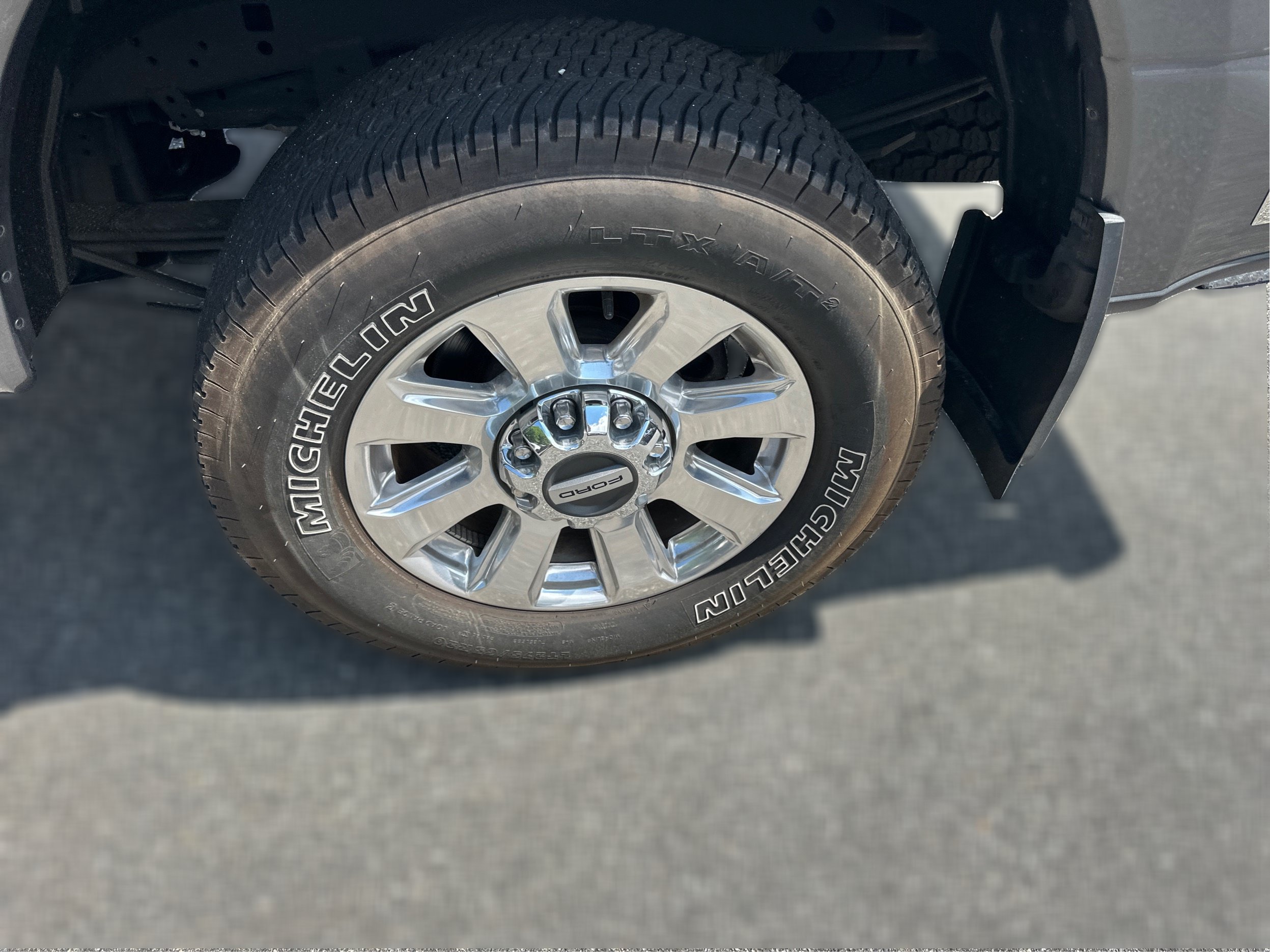 Used 2022 Ford F250 Platinum w/ FX4 Off-Road Package AWD/4WD image 25