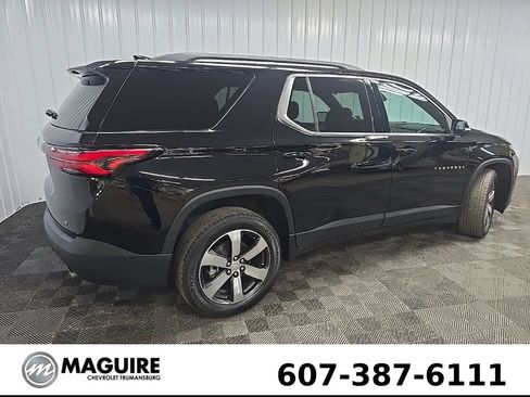 Used 2023 Chevrolet Traverse LT w/ LT Premium Package AWD/4WD image 3