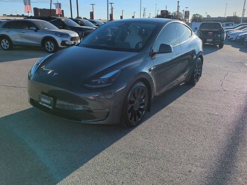 Used 2023 Tesla Model Y Performance image 4