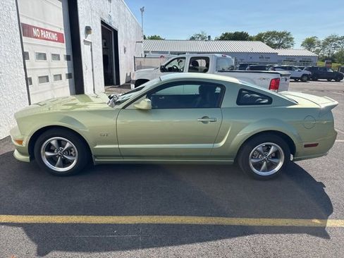 Used 2005 Ford Mustang GT RWD image 3