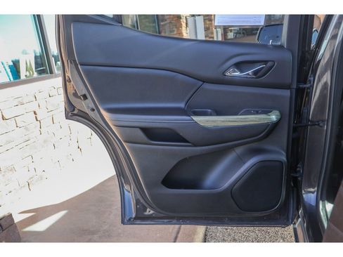 Used 2019 GMC Acadia Denali image 16