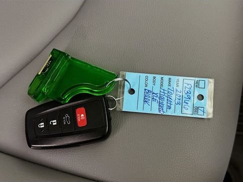 Used 2023 Toyota Highlander XLE image 38