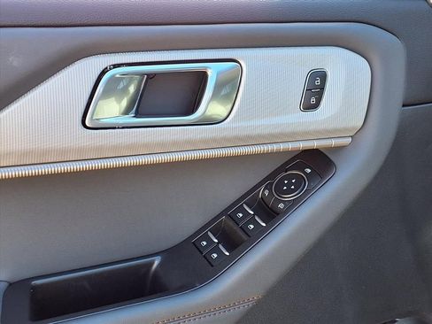 New 2026 Ford Explorer Active w/ Active Comfort Package image 17