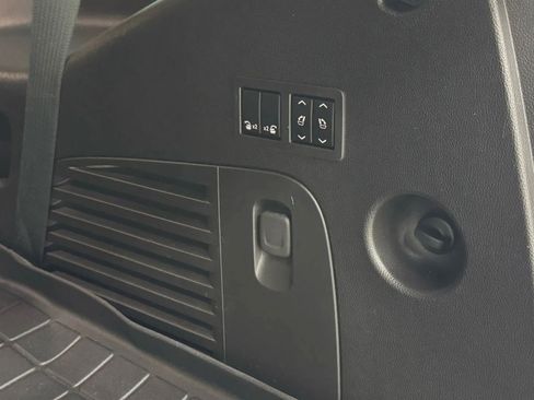 Used 2018 GMC Yukon Denali w/ Denali Ultimate Package image 32