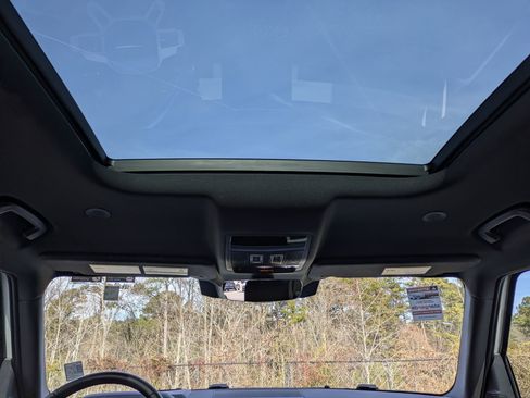 Certified 2025 Land Rover Defender 110 X-Dynamic SE image 25