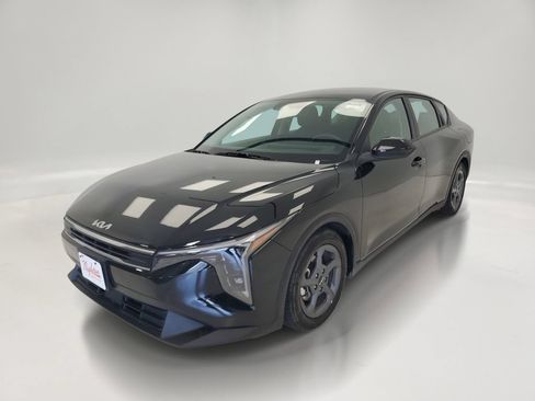 Used 2025 Kia K4 FWD image 3