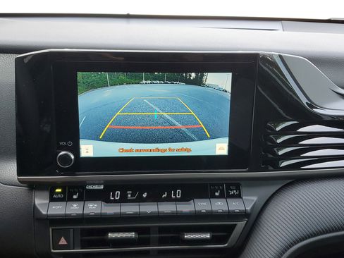 Used 2025 Toyota Camry SE image 25