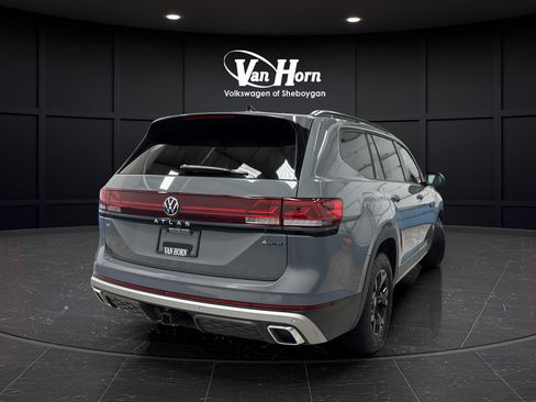 Used 2025 Volkswagen Atlas Peak Edition SE AWD/4WD image 7