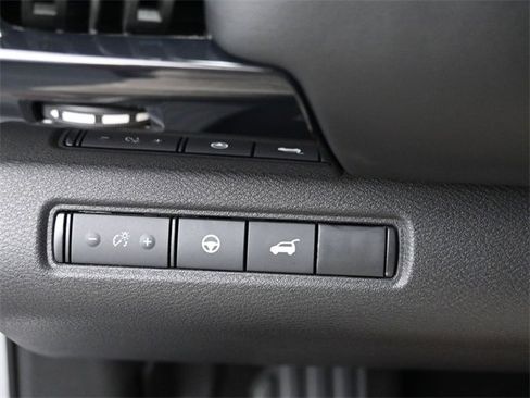 Used 2025 Nissan Pathfinder SV image 18