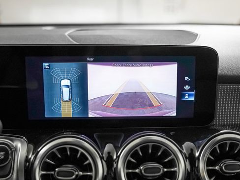 Certified 2023 Mercedes-Benz EQB 300 4MATIC image 20