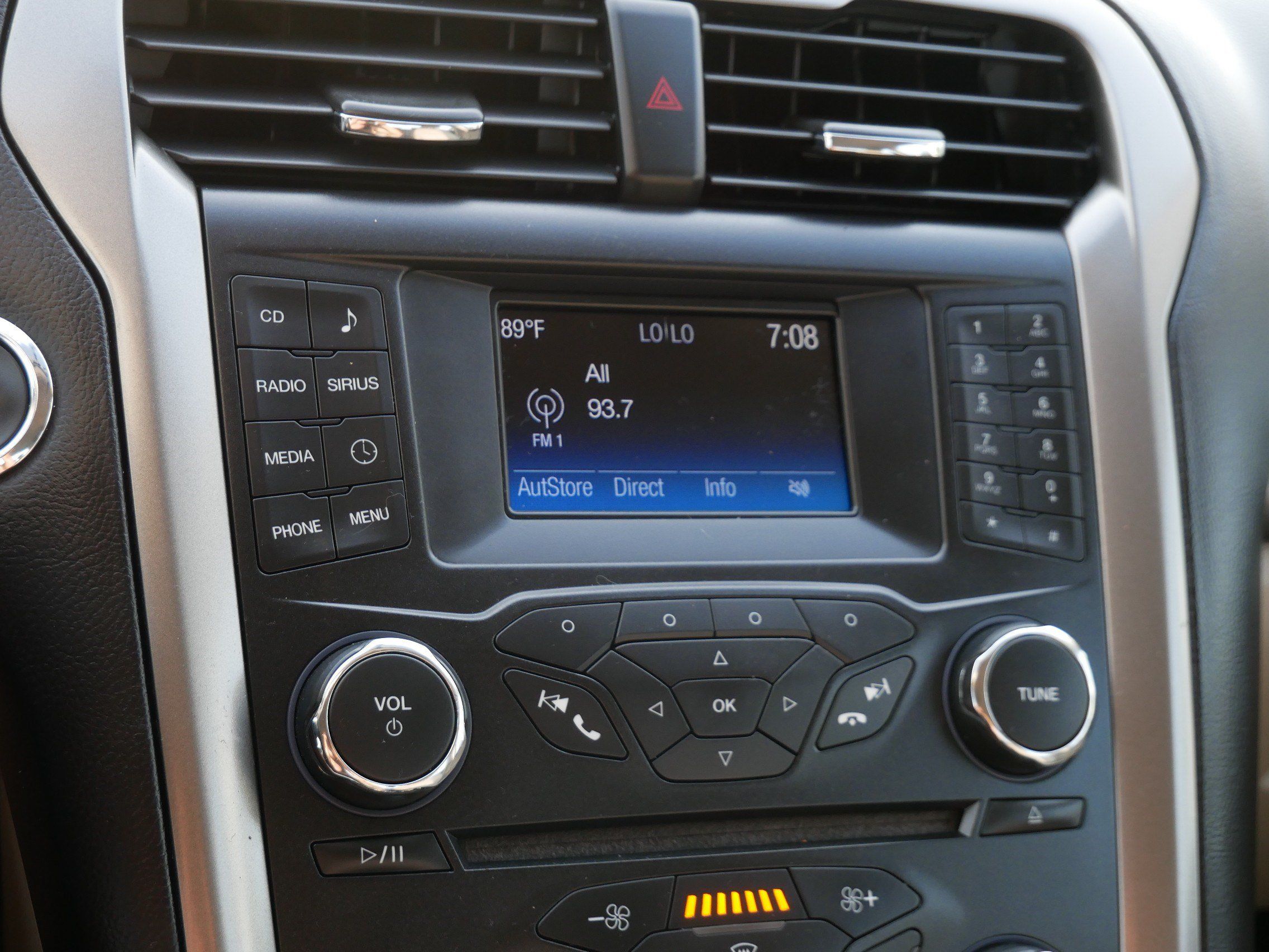 Used 2017 Ford Fusion SE FWD image 22