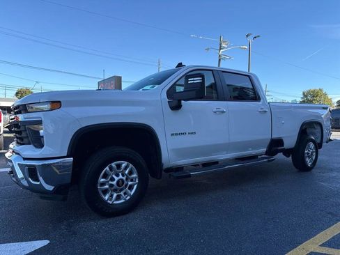 Used 2024 Chevrolet Silverado 2500 LT image 27