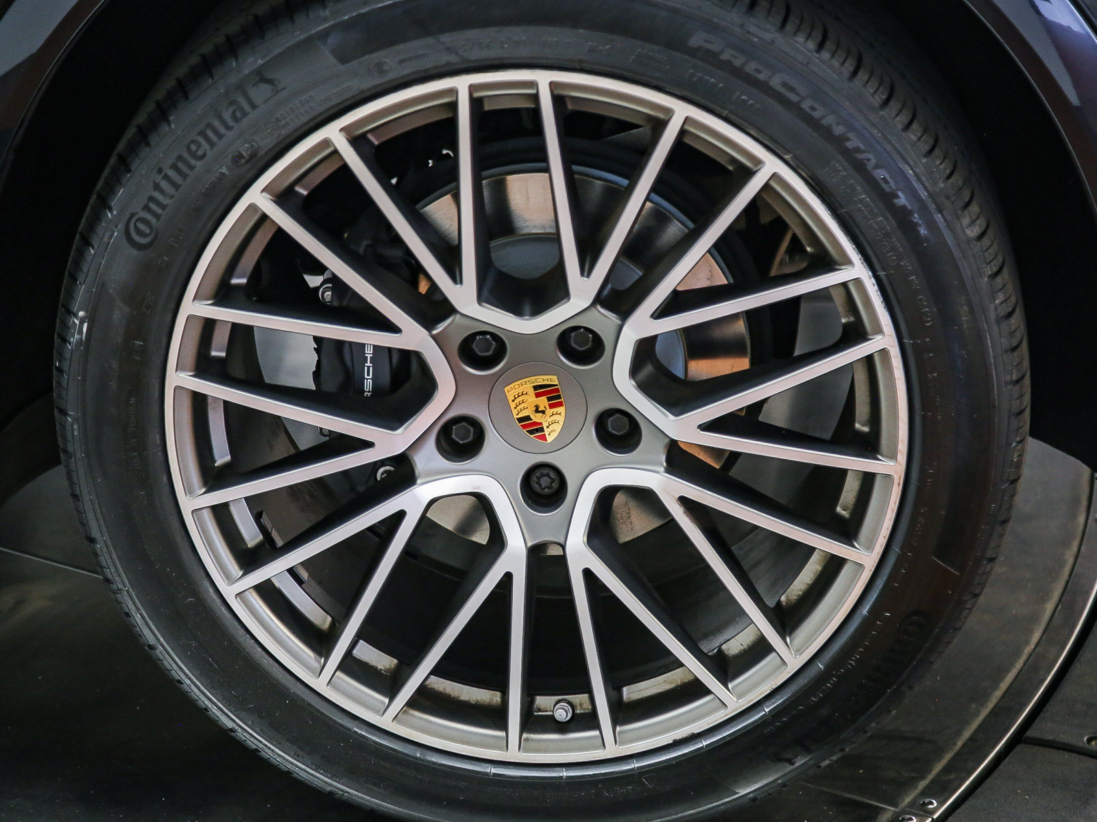 Certified 2023 Porsche Cayenne Platinum Edition AWD/4WD image 14