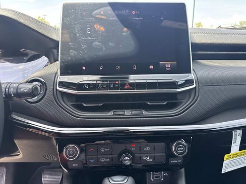 New 2026 Jeep Compass Latitude image 25