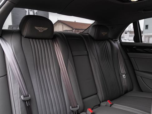 Used 2018 Bentley Flying Spur V8 image 36