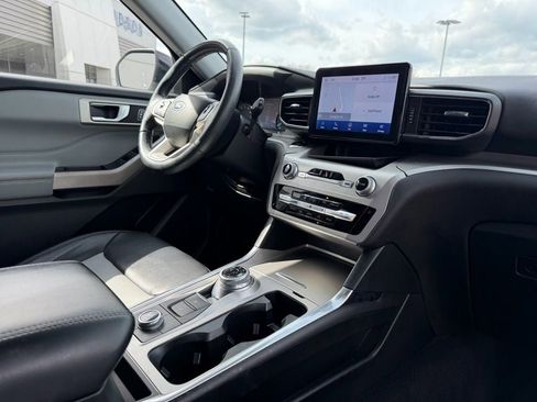 Certified 2022 Ford Explorer XLT w/ Equipment Group 202A image 20