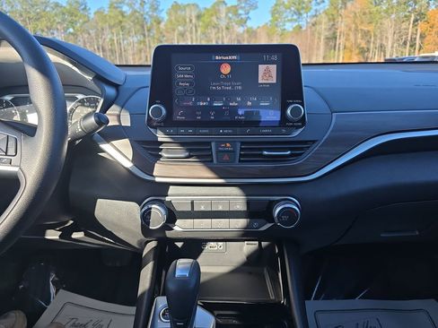 Used 2024 Nissan Altima 2.5 SV image 24