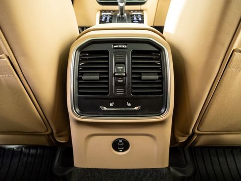 Certified 2024 Porsche Macan AWD/4WD image 21