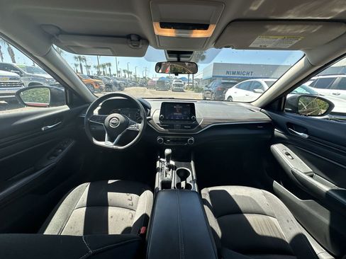 Used 2024 Nissan Altima 2.5 SV FWD image 18