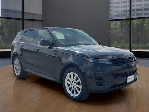 Used 2025 Land Rover Range Rover Sport SE AWD/4WD image 3