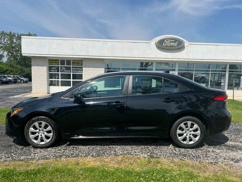 Used 2023 Toyota Corolla LE FWD image 5