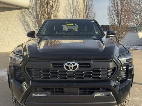 Used 2024 Toyota Tacoma TRD Off-Road image 8