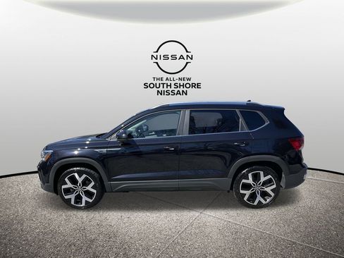 Used 2022 Volkswagen Taos SEL image 9