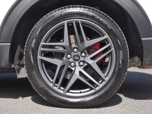 Certified 2025 Ford Explorer ST image 23