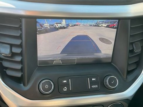 Used 2023 GMC Acadia SLE FWD image 12