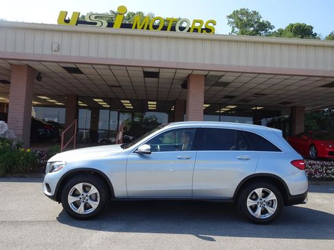 Used 2018 Mercedes-Benz GLC 300 w/ Premium Package image 4