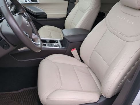 Used 2023 Ford Explorer Platinum w/ Technology Package AWD/4WD image 16
