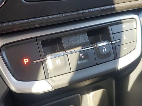 Used 2024 GMC Terrain SLE w/ Driver Convenience Package image 21