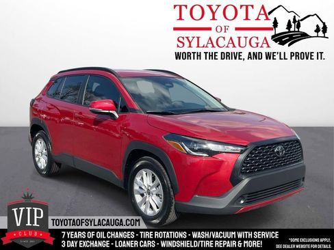 Used 2023 Toyota Corolla Cross LE image 1