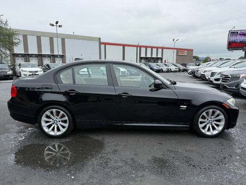 Used 2009 BMW 328i xDrive Sedan AWD/4WD image 4