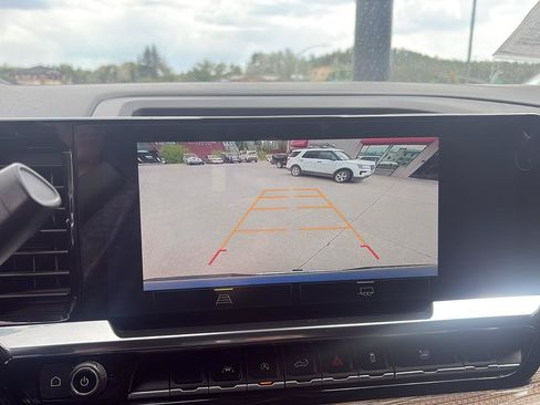 Used 2022 Chevrolet Silverado 1500 LT w/ Protection Package AWD/4WD image 17