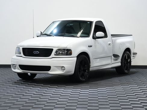 Used 2004 Ford F150 Lightning RWD image 3