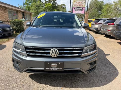 Used 2020 Volkswagen Tiguan S image 2