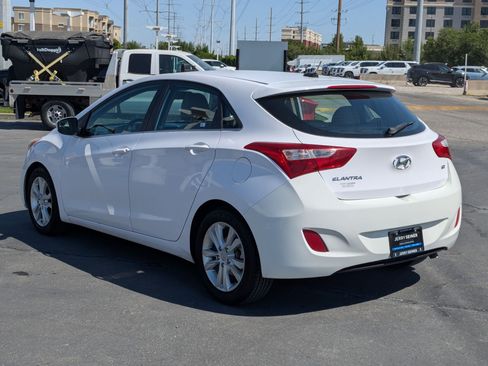 Used 2015 Hyundai Elantra GT FWD image 3