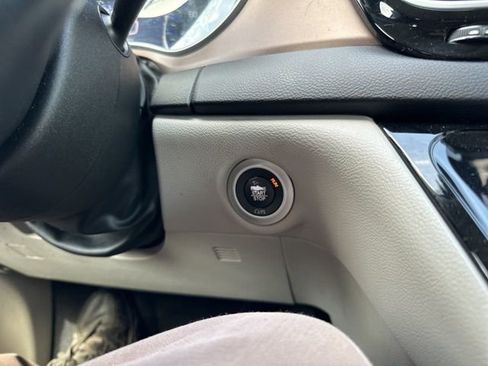 Used 2019 Chrysler Pacifica Touring-L w/ Advanced Safetytec Group image 44