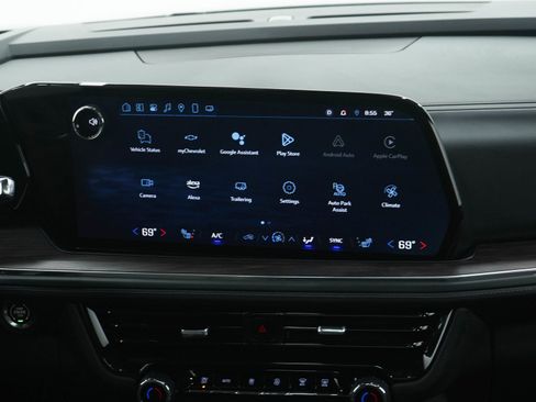 Used 2025 Chevrolet Suburban LT w/ Comfort Package image 16